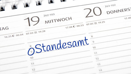 Kalender mit eingetragenem Termin beim Standesamt